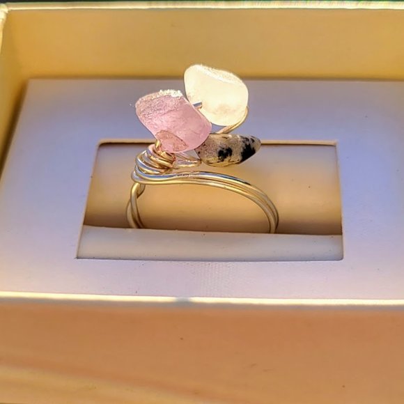 Hey, I'm Jules. I Accept All Reasonable Offers! I Make Hand-Crafted Jewelry! HMU - Picture 5 of 9